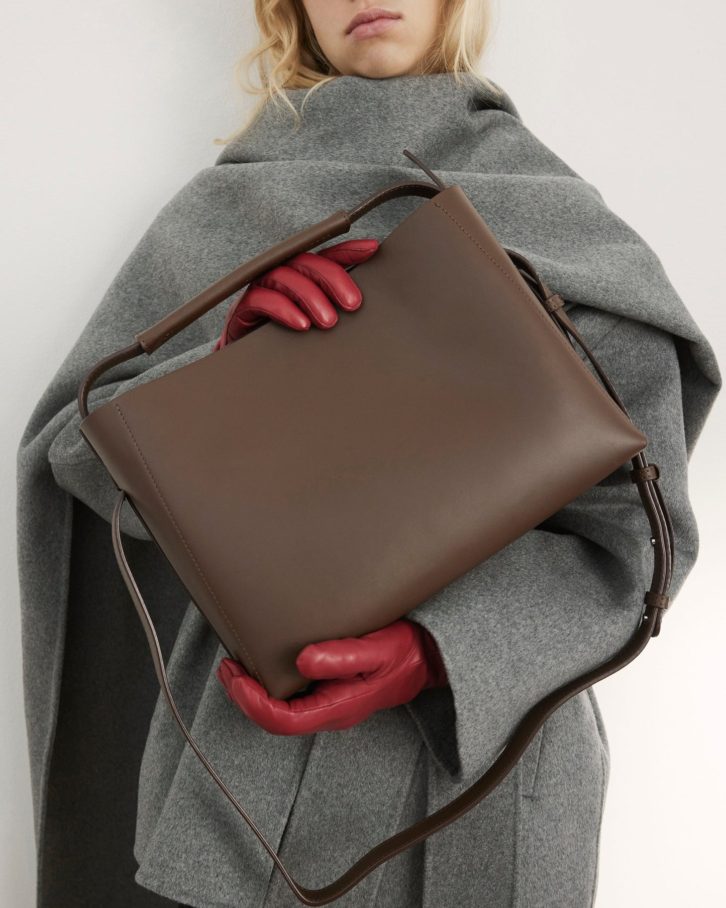 Hedda Grande Handbag Leather Chocolate