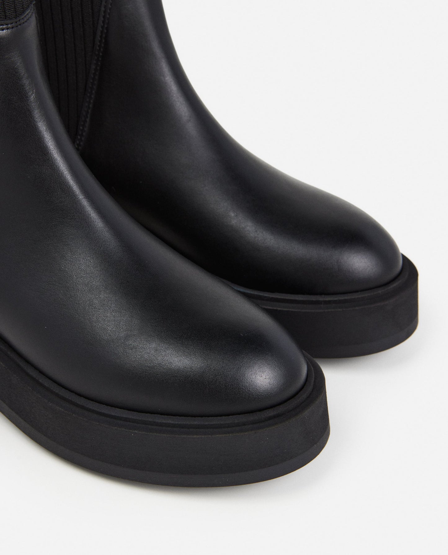 Aurora Leather Black