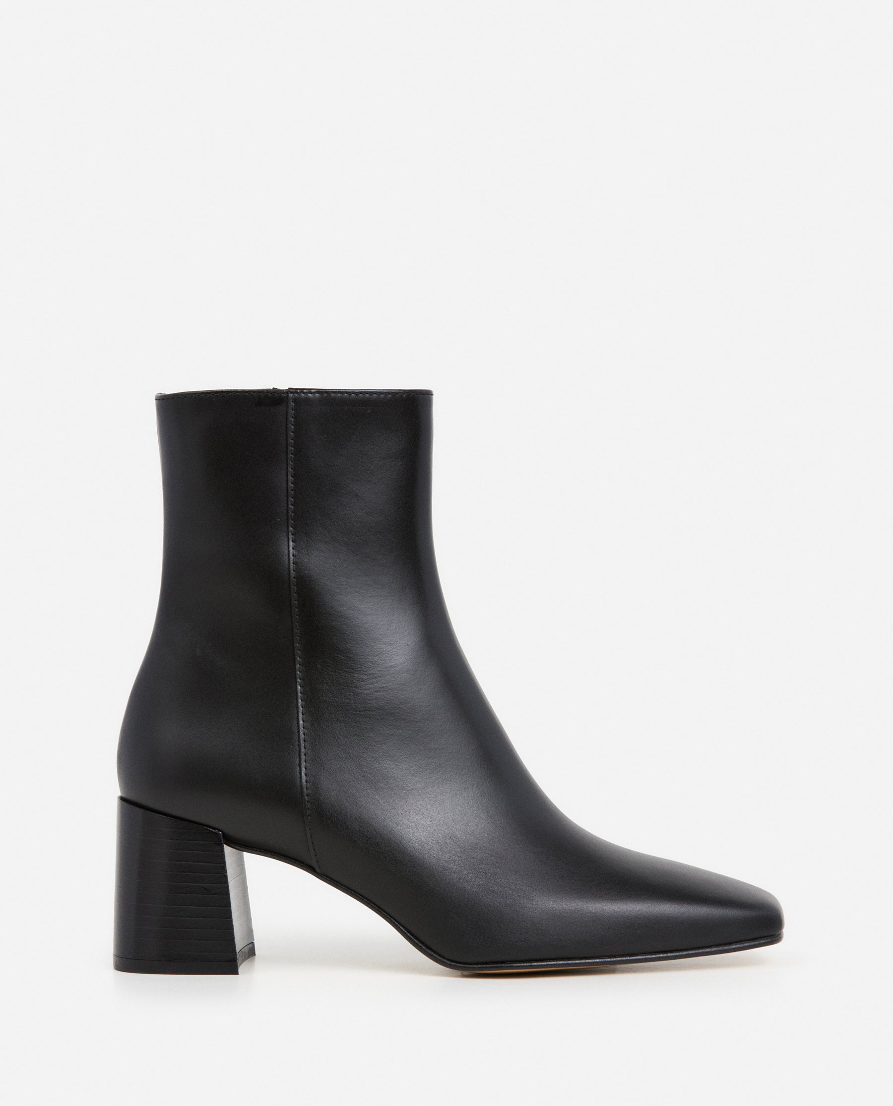 Cay Leather Black