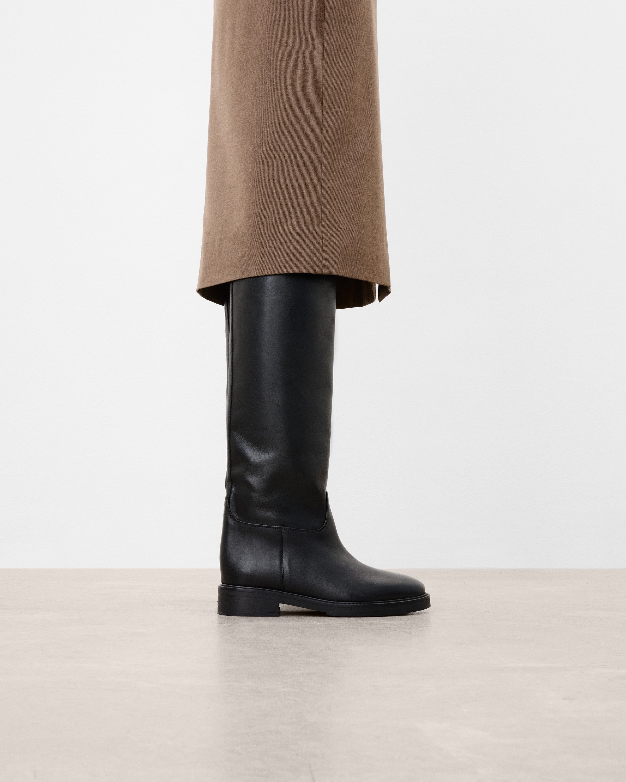 Florentine Leather Black