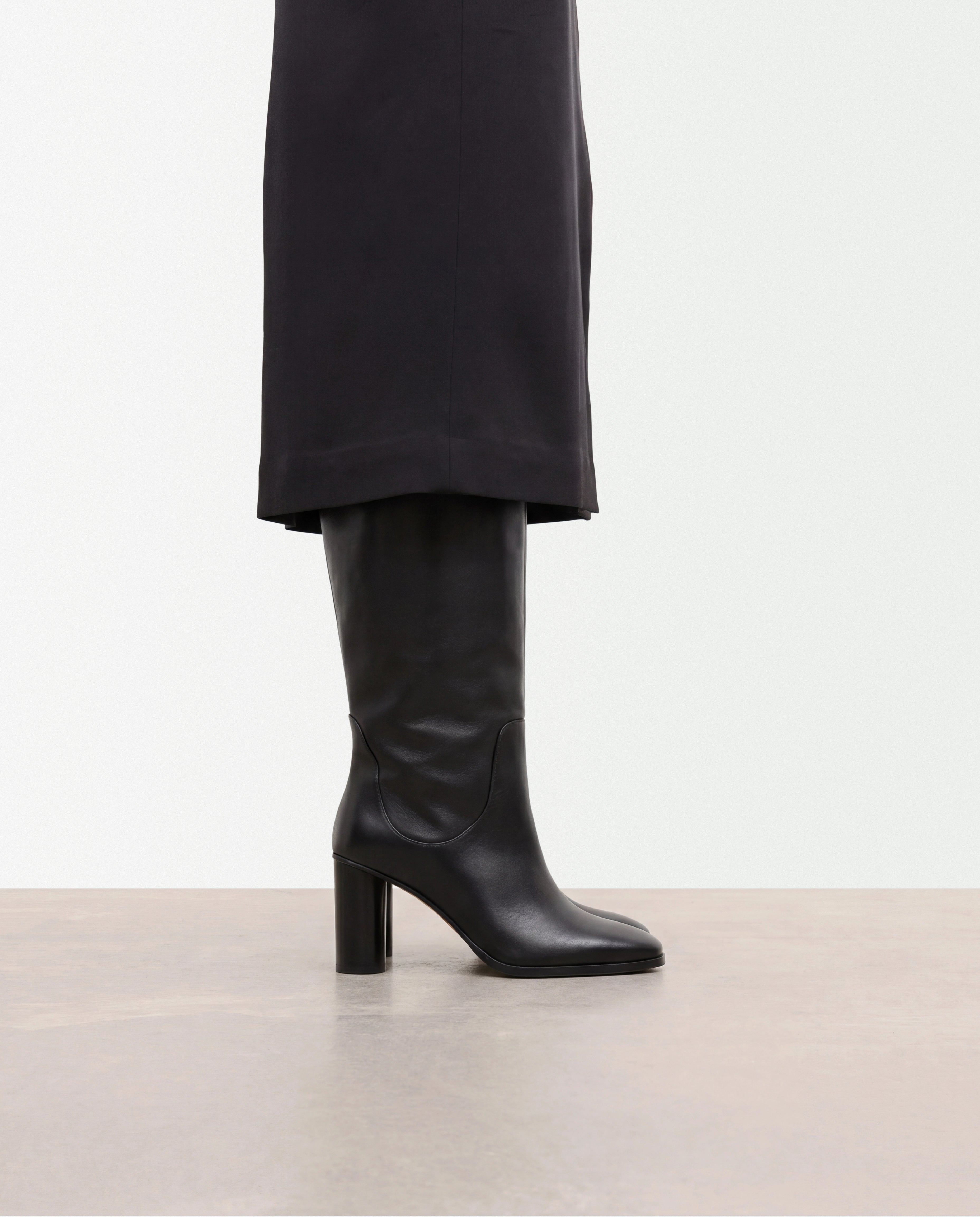 Octavia Leather Black